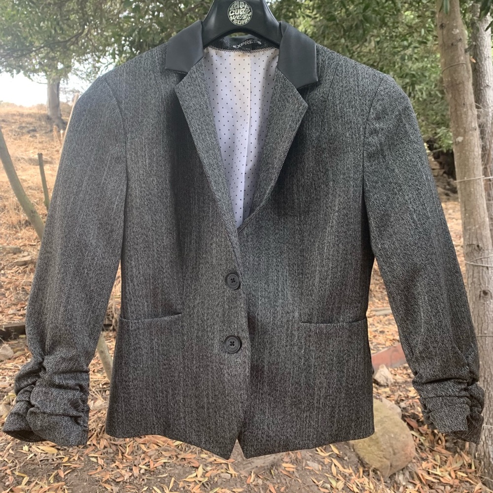 Express women’s skirt suit - Picture 2 of 8